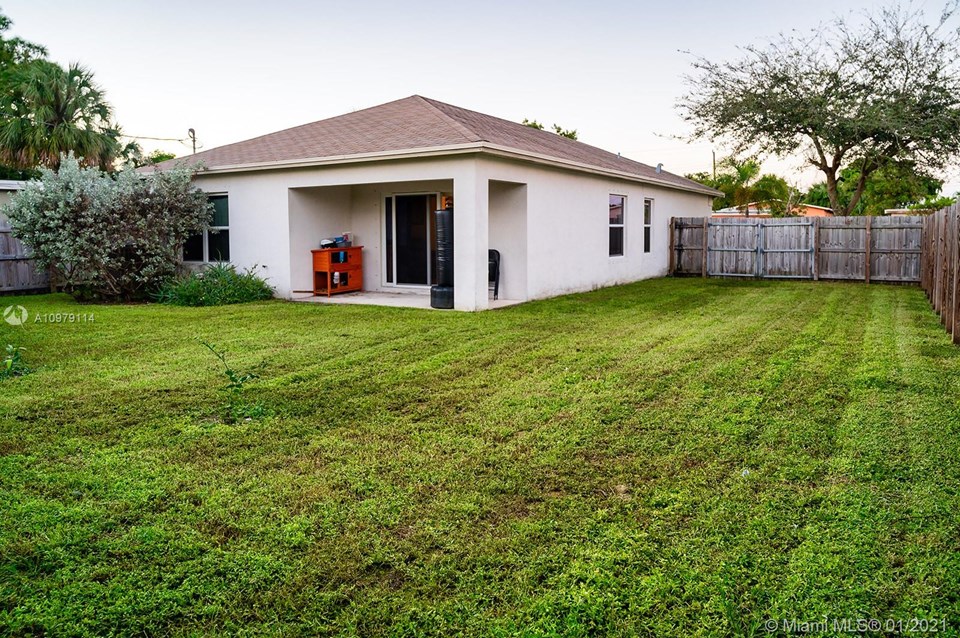 2212 NW 9TH COURT
