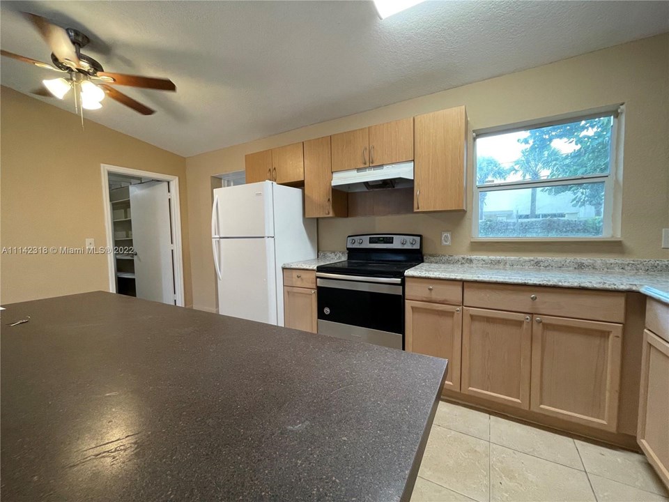 1525 NW 18 Court
