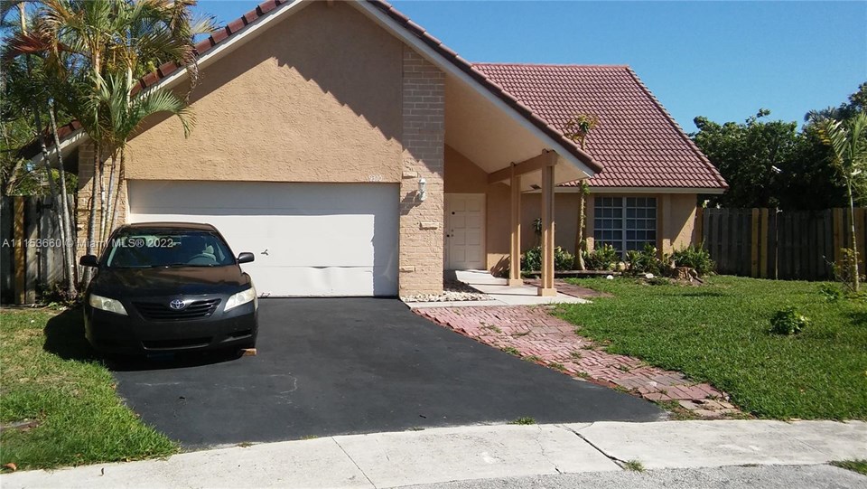 9310 NW 38 Place