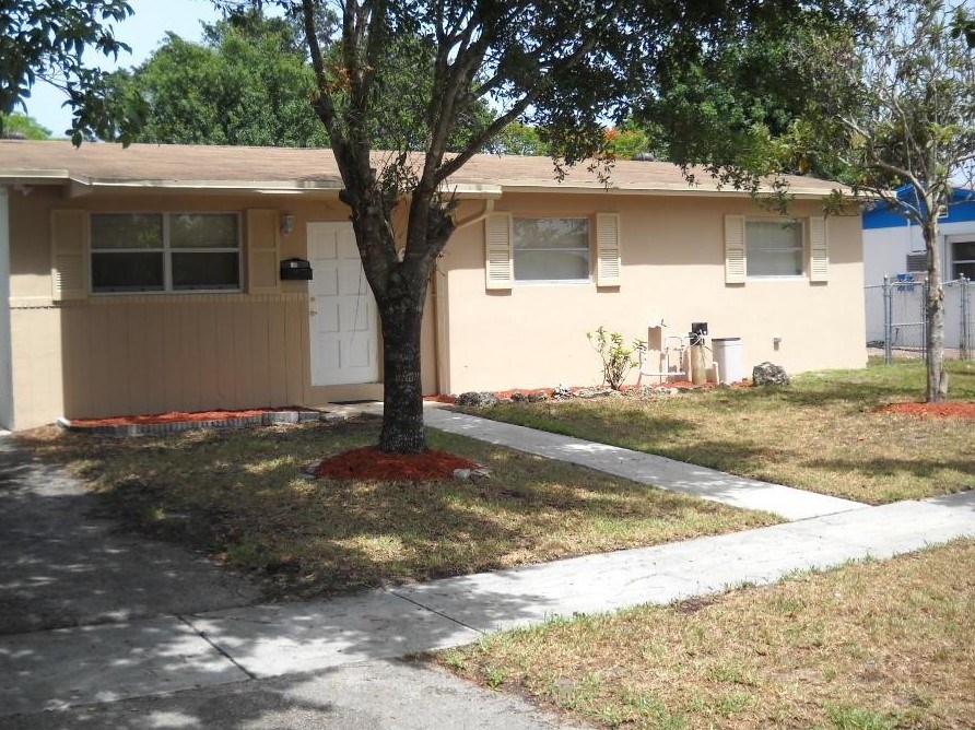560 NW 50th Terr