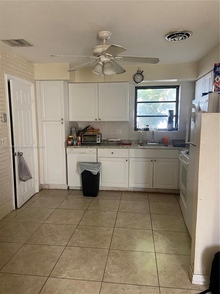 718 SW 10th Street