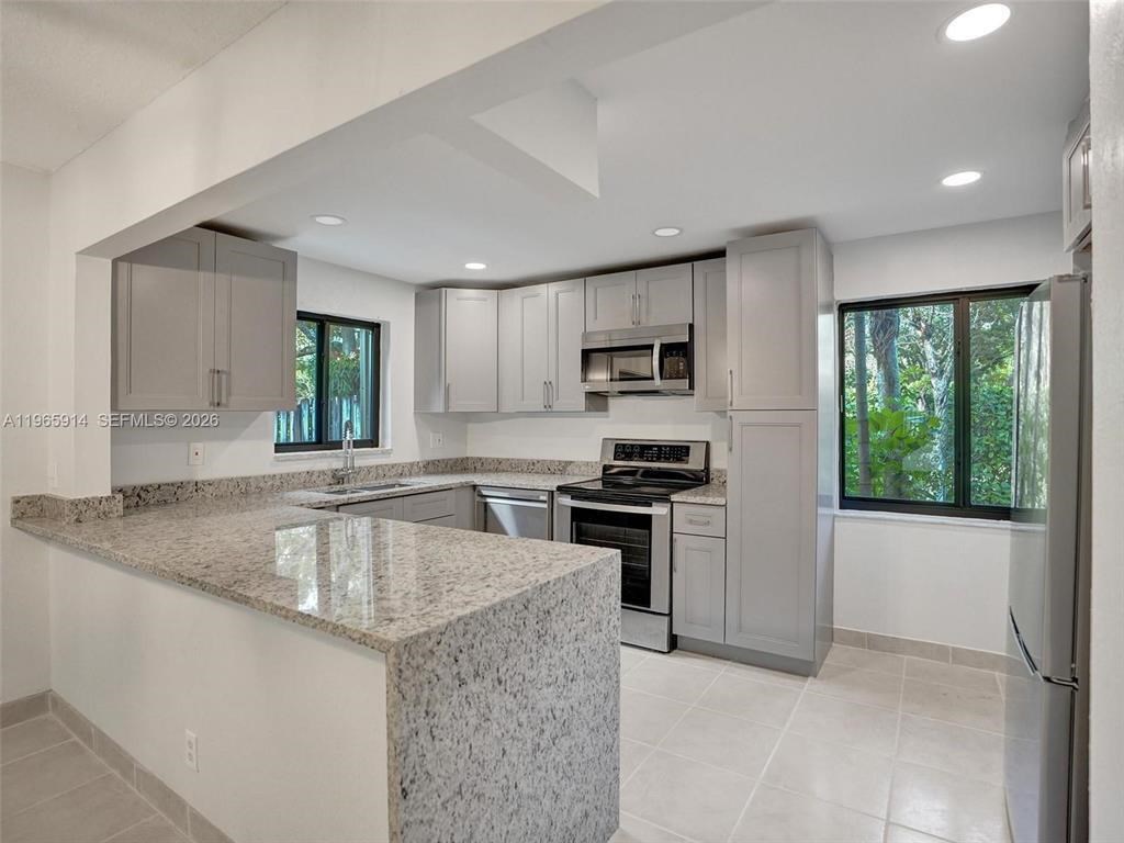 6 CHESTNUT CIR